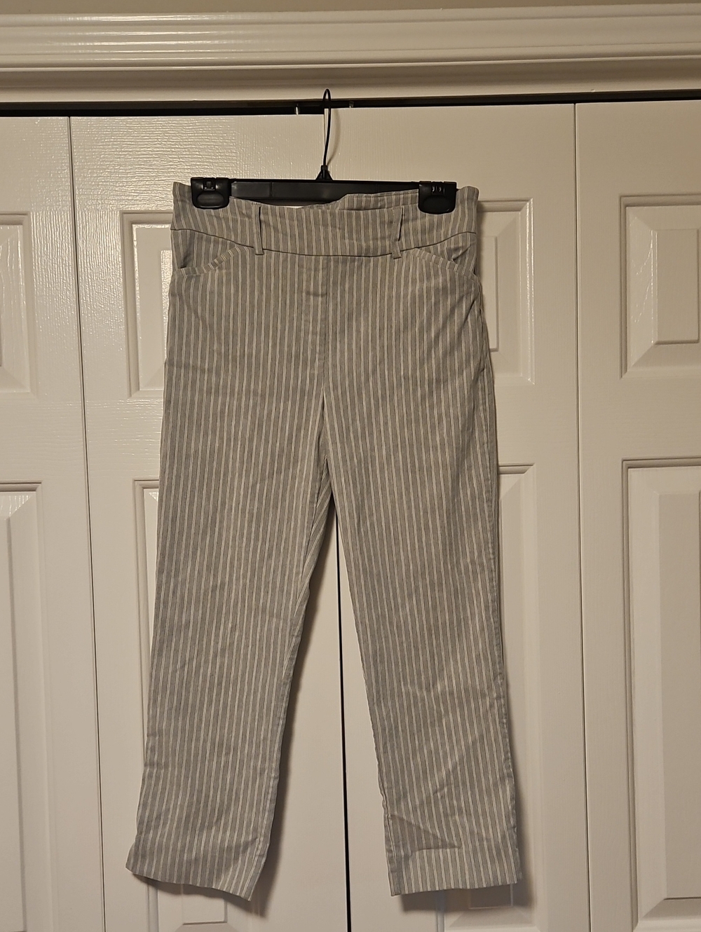 Cropped Pinstripe Ankle Pants - Light Gray